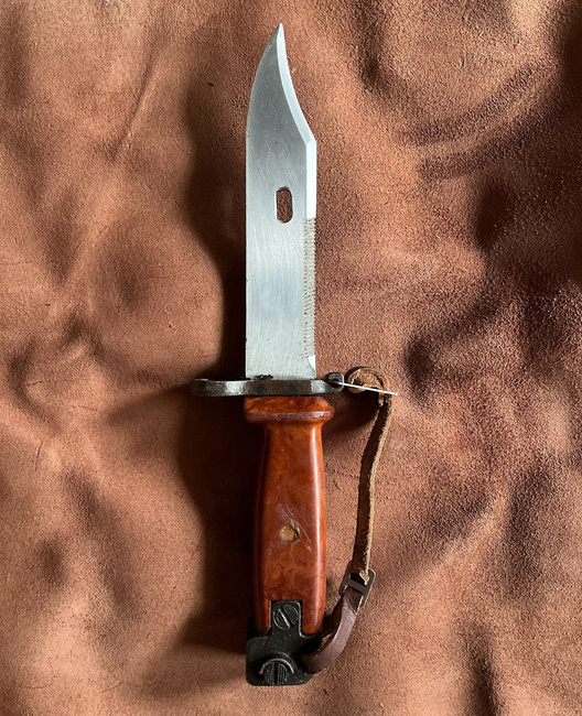 BAYONET, MILITARY PARATROOPER KNIFE - V1 - WITH SHEATH - MILITARY SURPLUS FROM ROMANIAN ARMY - IN GOOD CONDITION