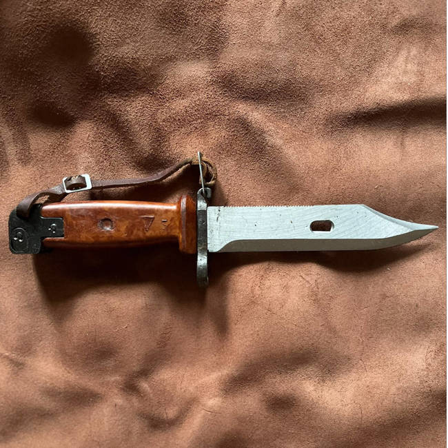 BAYONET, MILITARY PARATROOPER KNIFE - V1 - WITH SHEATH - MILITARY SURPLUS FROM ROMANIAN ARMY - IN GOOD CONDITION