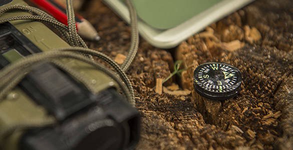 BUTTON COMPASS - LARGE - BLACK - HELIKON