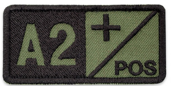 Ecuson grupa sangvină A2+ pozitiv brodat pe khaki cu fir negru, cu aplicare tip Velcro (cu scai) - 7,5x3,5 cm