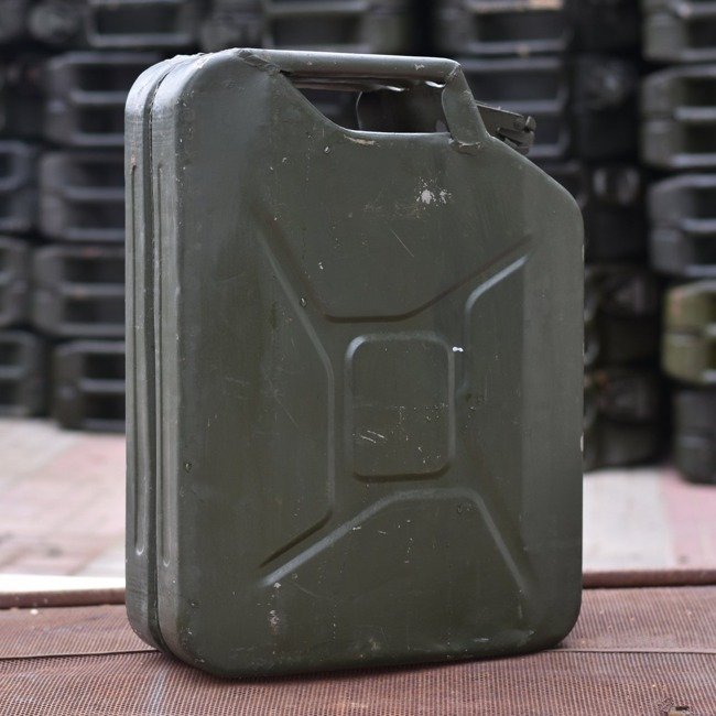 METAL JERRY CAN CANISTER - 20 L - MILITARY SURPLUS ROMANIAN ARMY - GOOD CONDITION