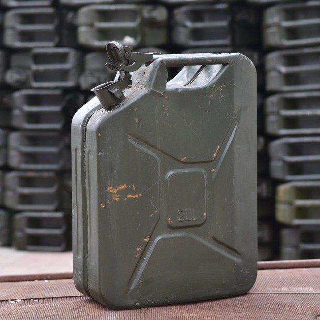 METAL JERRY CAN CANISTER - 20 L - MILITARY SURPLUS ROMANIAN ARMY - GOOD CONDITION