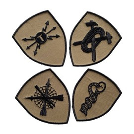 EMBLEMA SEMN DE ARMA MANECA SCUT - RACHETE/ANTIAERIANA - BRODATA PE SUPORT BEJ CU FIR NEGRU